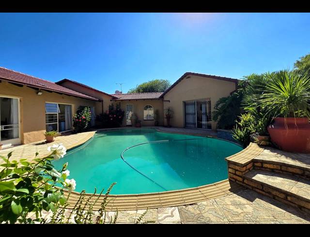 3 BEDROOM HOUSE FOR SALE IN BRACKENHURST